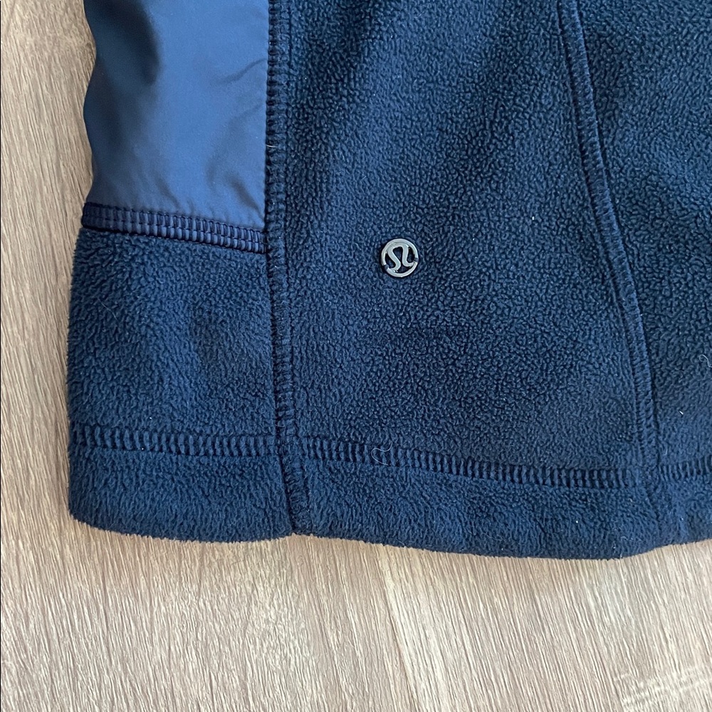 Women's Navy Hooded Quilted Fleece Jacket - Picture 12 of 12